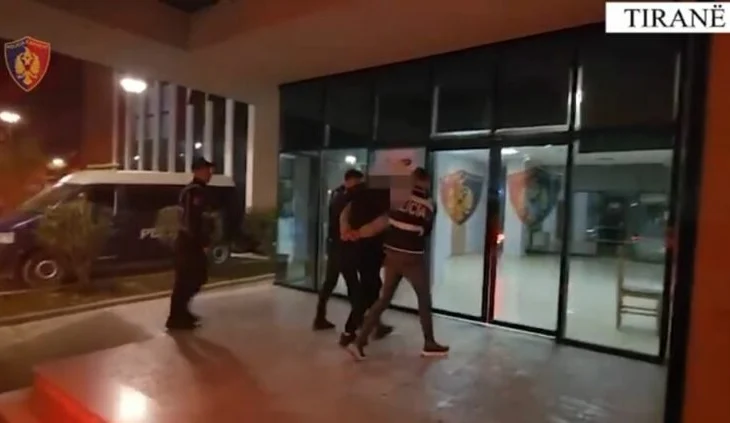 “Location”/ Bie në prangat e policisë 26-vjeçari, i dënuar për transport të paligjshëm të emigrantëve