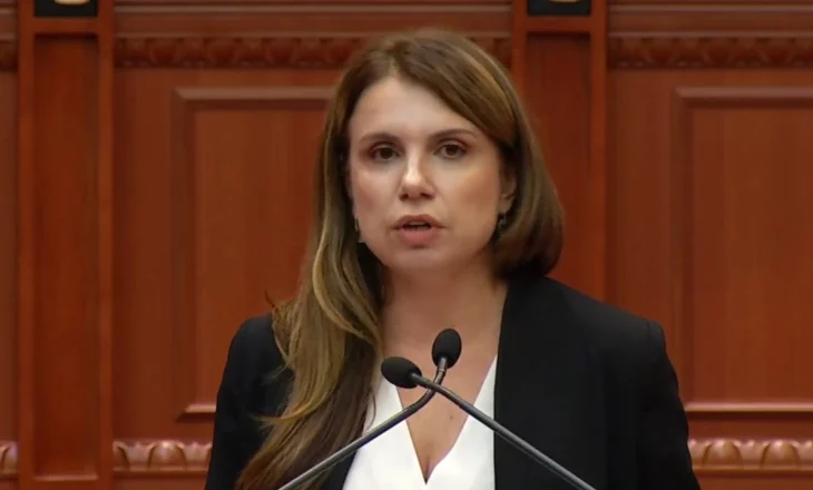 Lufta “e çmendur” e Llagamit për në Kushtetuese