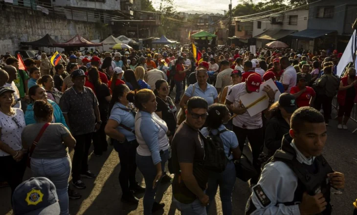 Maduro përgatitet për një sulm amerikan: Venezuelianët shqetësohen më shumë për ushqimin