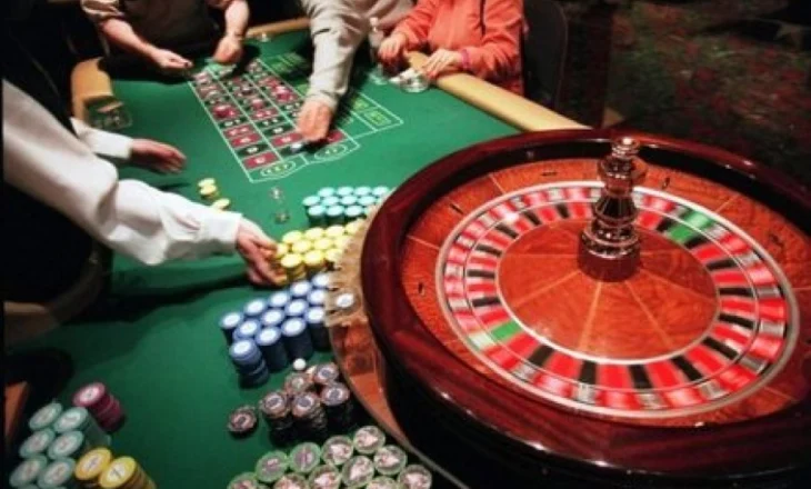 Mafia shqiptare mes grupeve që pastrojnë para përmes lojërave të fatit në Itali