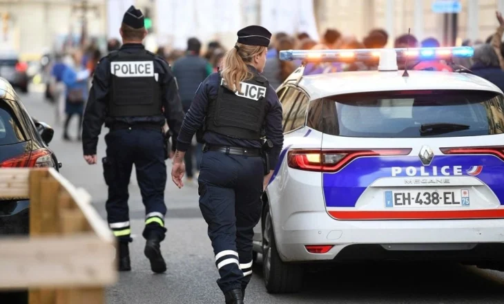 Makina merr para turmën e këmbësorëve në Francë, plagosen 10 persona