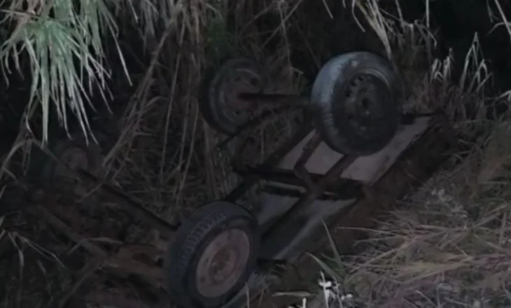 Makina përplas karrocën në aksin Fier-Seman, raportohet për të plagosur