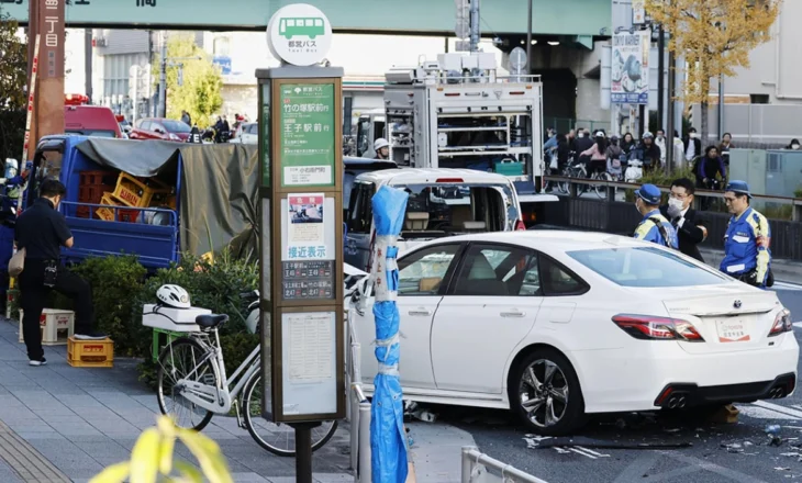 Makina përplas këmbësorët në Tokio, një i vdekur dhe të paktën 10 të plagosur