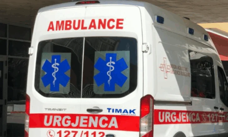 Makina përplas motorin në Shkodër, një i lënduar