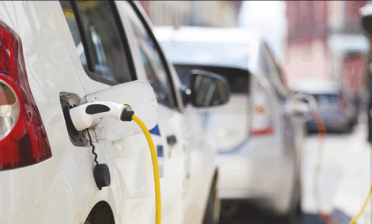 Makinat elektrike, DPSHTRR: 42.4% e autoveturave janë me zero kilometra