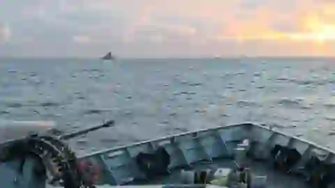 Marina Mbretërore përgjon dy anije ruse në Kanalin Anglez