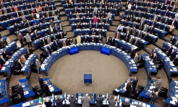Marrëveshja për paqe në Ukrainë/ Parlamenti Europian: Asnjë territor ukrainas nuk do të dërgohet në Rusi