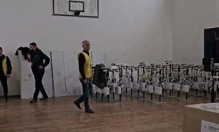 Materialet zgjedhore mbërrijnë në Mat, gjithçka gati për zgjedhjet e së dielës