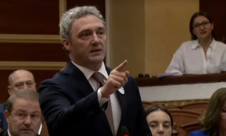 ‘Mazhoranca na ofendon’, Spahia kërkesë Peleshit: Mos mbaj anë gjatë drejtimit të seancës