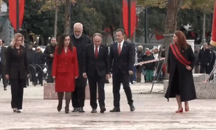Mbahet në Vlorë ceremonia e Ngritjes së Flamurit! Rama, Begaj, Osmani dhe Peleshi të pranishëm
