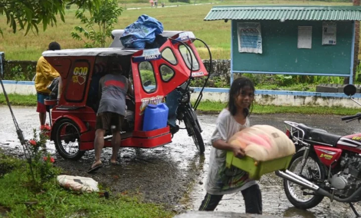 Mbi 150 mijë persona evakuohen në Filipine, ndërsa tajfuni i fuqishëm Kalmaegi i afrohet brigjeve