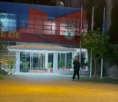 Mbledhja e deputetëve të Tiranës, Rama mbërrin në selinë e PS