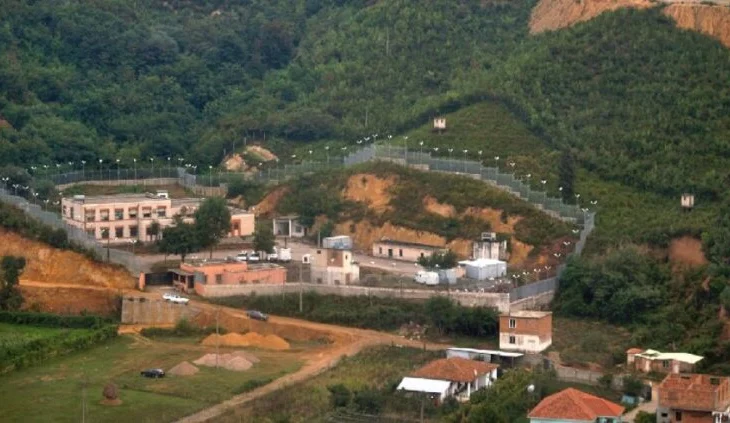 Mbyllet burgu i Bënçës në Tepelenë, punonjësit largohen nga puna