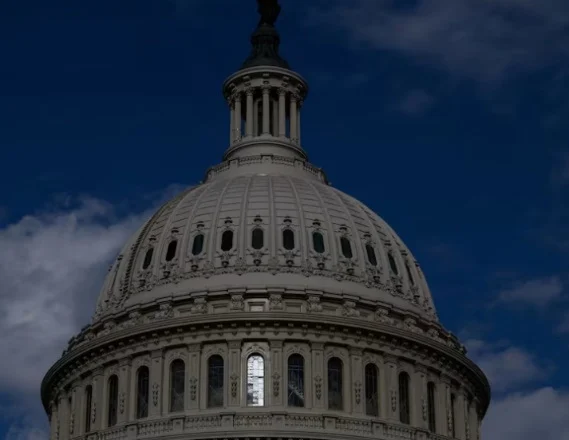 Mbyllja më e gjatë e qeverisë amerikane, Kongresi voton për rihapjen e saj