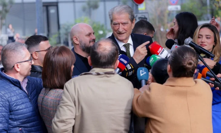 “Më erdhi Basha në zyrë dhe kërkoi të më evakuonin”, Berisha flet për 21 Janarin: Audio është e falsifikuar. Ja si përgjigjet për syrin e nxirë të Ndrea Prendit