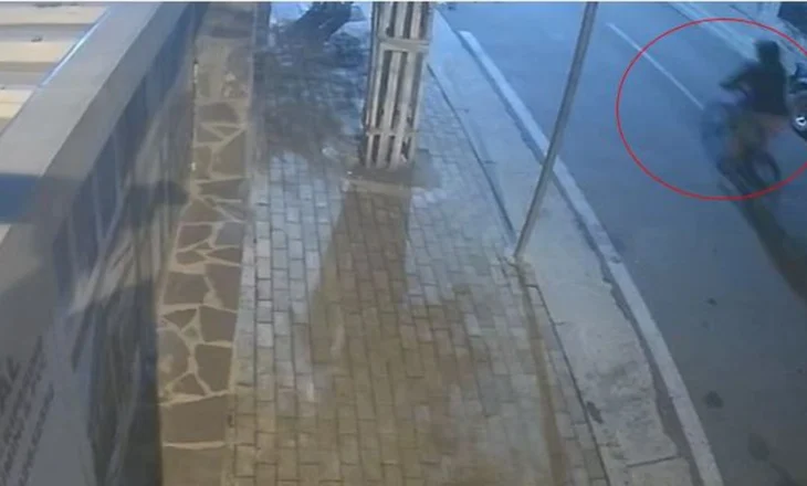 Me kapuç dhe biçikletë, personi që hodhi tritolin në banesën e Mziut dyshohet se është e njëjta ‘dorë’ me grupin e Jeton Lamit