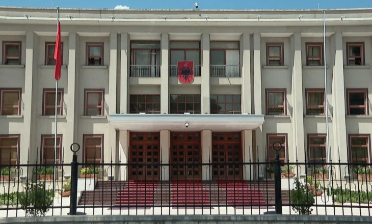 Më pak lekë dhe të kënaqur, buxheti i Presidencës 14 milionë lekë më i vogël se në 2025-ën