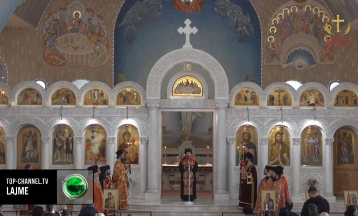 Mesha për flamurin, kishat ortodokse shqiptare zhvillojnë ceremoninë tradicionale