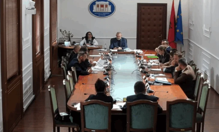 ‘Mëso hierarkinë’, Ulsi Manja i ndërpret protagonizimin Zegjinesë