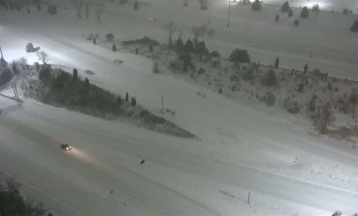 Michigan mbulohet nga dëbora