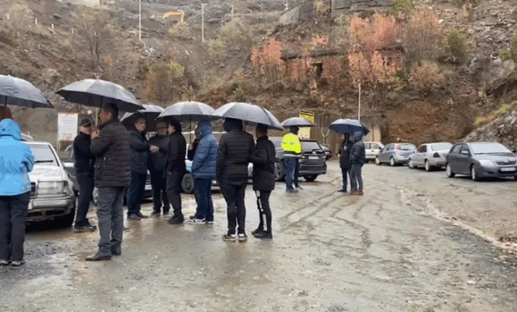 Minatorët e Spaçit në ditën e 32-të të protestës/ 62 të larguar nga puna, 14 ende në pritje të vendimit