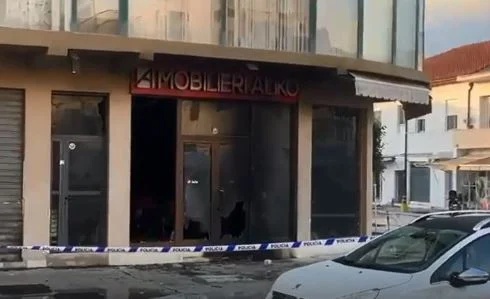 Mobileria e djegur në Vlorë/ Autori i maskuar, ja çfarë dyshohet