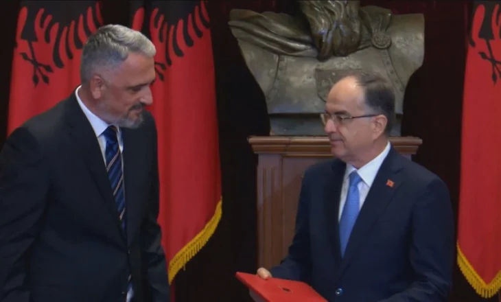 Mori mandatin e Zaçajt, Asim Vokshi betohet si anëtar i Gjykatës Kushtetuese