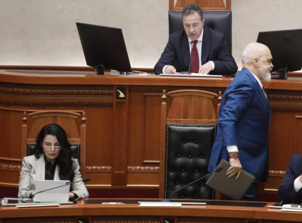 “Mos bëni prokurorin rrugëve”/ Balluku nën hetim nga SPAK, Rama-opozitës: Përsa i përket tunelit të Llogarisë…