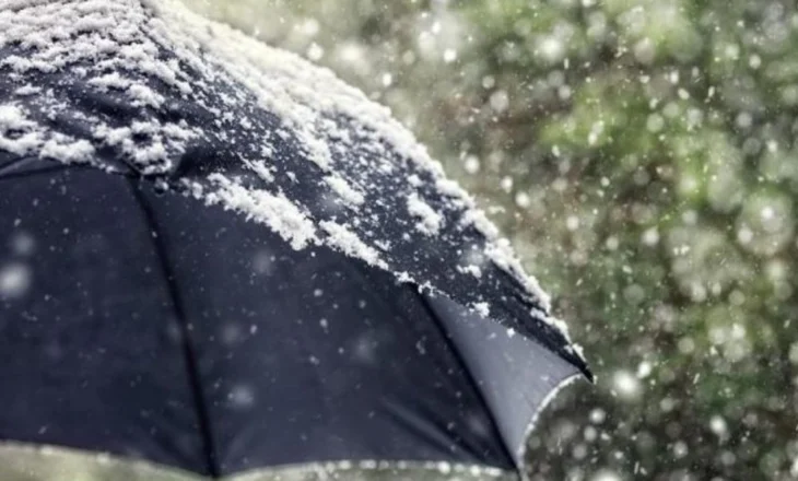 Mos harroni çadrat! Reshje shiu dhe shtrëngata, parashikimi i motit për sot! Ja zonat ku do të bjerë dëborë