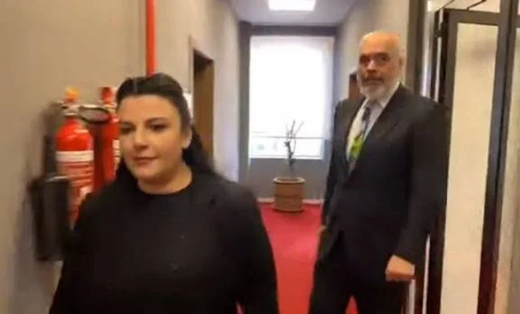 Mos më shiko me rroba gruaje, se unë i heq këto dhe vesh rroba burrash”/ Dy kërcënimet e Ballukut dhe Ramës për Prokurorin