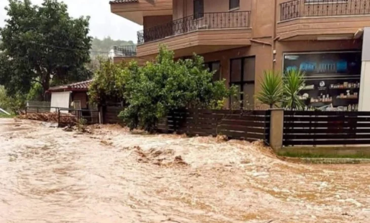 Mot i keq në Ballkan/ Përmbytje dhe rrëshqitje dheu në Greqinë