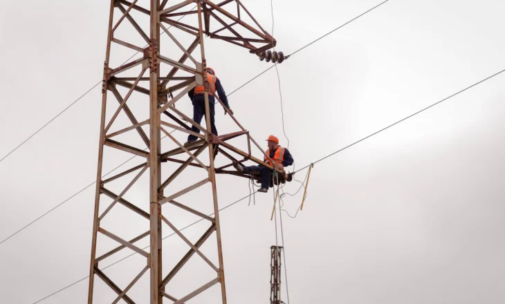 Moti i keq, dhjetëra fshatra dhe disa lagje në Gjirokastër prej 12 orësh pa energji