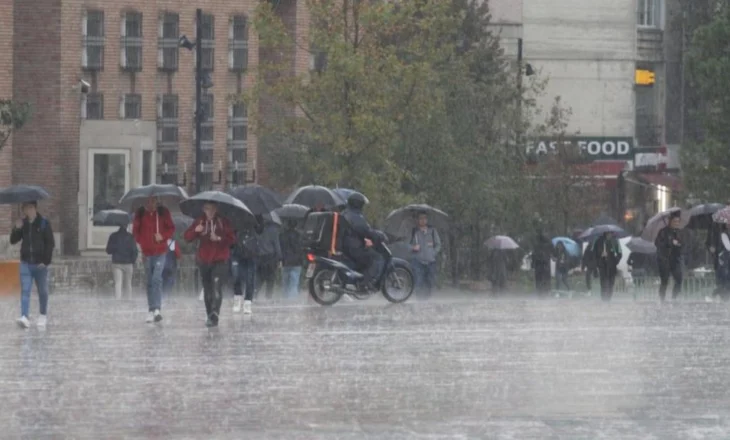 Moti i keq/ “Mbrojtja” informon mbi situatën në qarqe: Në përmirësim, vijon puna për pastrimin e akseve