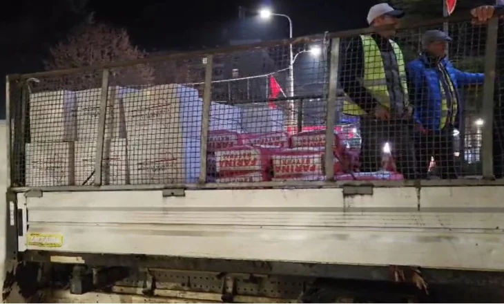 Moti i keq në Pogradec/ 7 ura të dëmtuara nga vërshimi i ujit, evakuohen 6 familje, Bashkia ndan ndihma