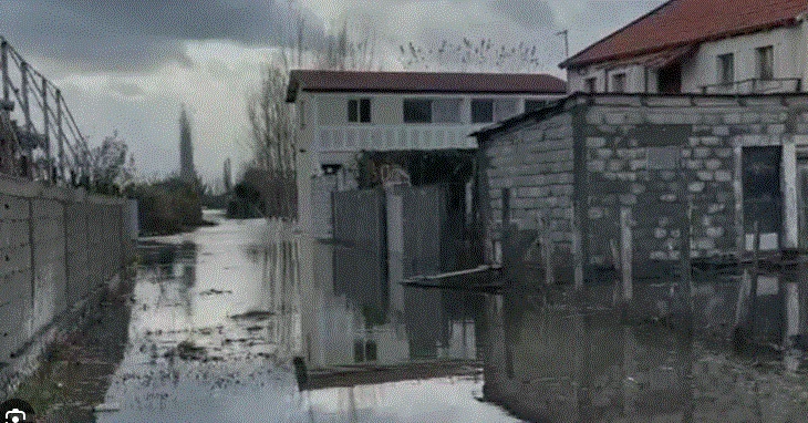 Moti i keq në qarkun e Lezhës, reshjet krijojnë vështirësi në tre bashki