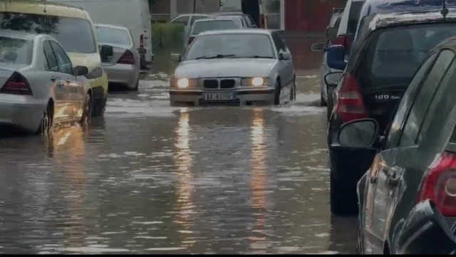 Moti i keq në Shkodër/ Problematika në rrugë, disa fshatra me ndërprerje të energjisë elektrike