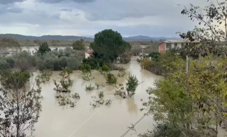 Moti i keq në vend, për të katërtën ditë radhazi niveli i Vjosës mbetet në kuota rreziku