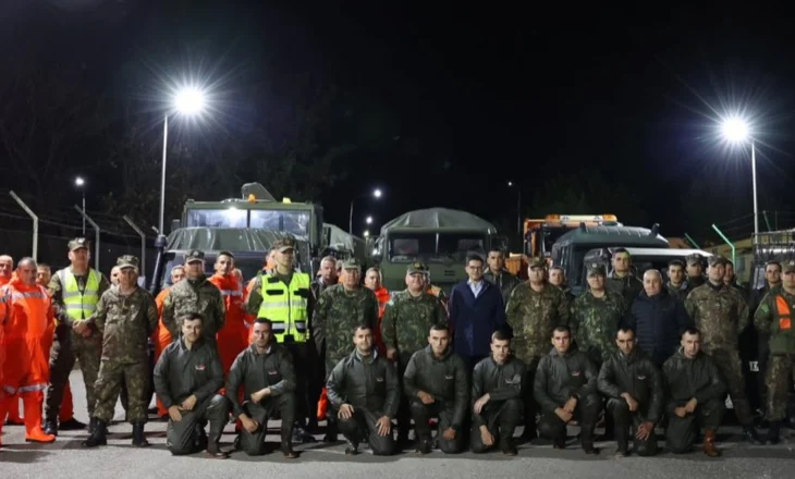 Moti i keq/ Reshje intensive, shtrëngata e dëborë, punonjës të Ministrisë së Mbrojtjes dalin në terren