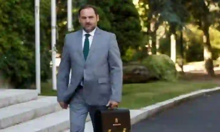 “Mund të arratiset”/ Akuzat për korrupsion, Gjykata Supreme e Spanjës lë në paraburgim ish-ministrin. Rrezikon burgun me..