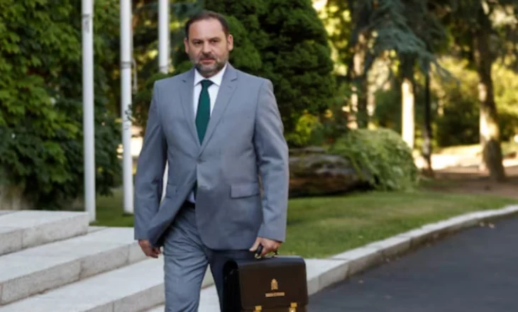 “Mund të arratiset”/ Gjykata Supreme e Spanjës lë në paraburgim ish-ministrin pas akuzave për korrupsion, rrezikon 24 vite dënim