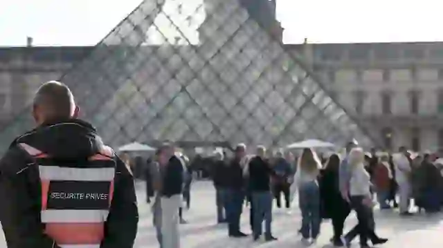 Muzeu i Luvrit rrit çmimet e biletave për vizitorët jashtë Evropës me 45%