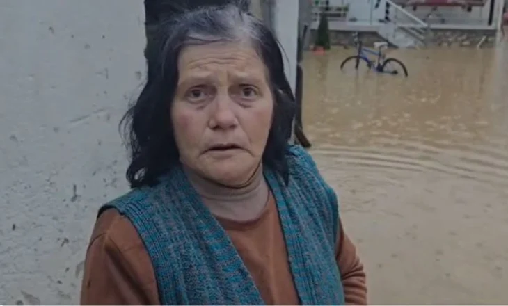 “Na janë mbushur dhomat me ujë”, përmbyten shtëpi dhe toka në Maliq e Korçë, evakuohen disa familje