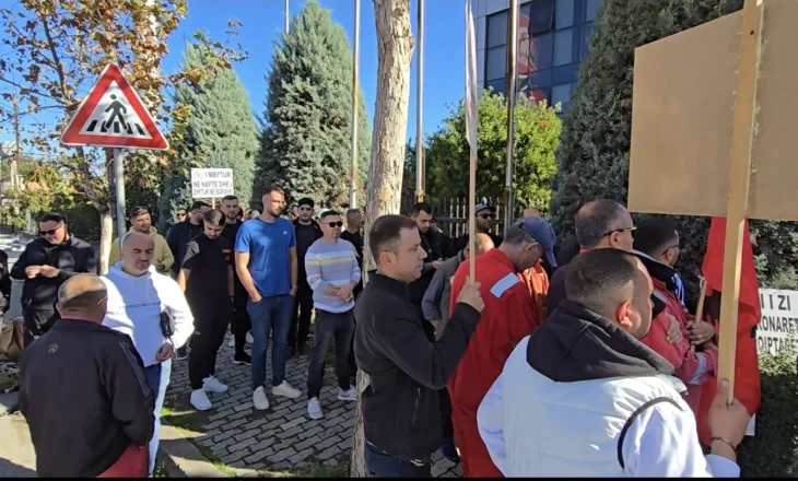 Naftëtarët e Patos-Marinzës rikthehen në protestë para Bankers Petroleum, kërkojnë respekt dhe trajtim të barabartë