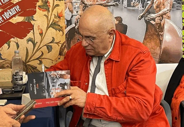 Ndahen çmimet e Panairit të 28-të të Librit, Artan Fuga fiton ‘Autori më i mirë i vitit’ për romanin Ndëshkimi i dytë i Evës