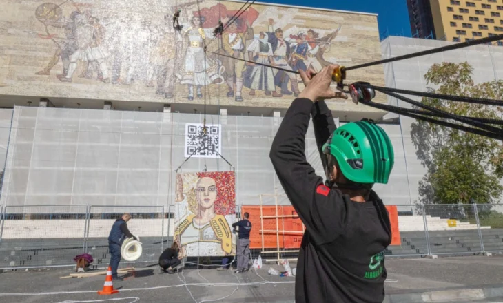 Ndërhyrja artistike “Dielli i Ditës Tjetër” nga Blerta Kambo në fasadën e Muzeut Historik Kombëtar