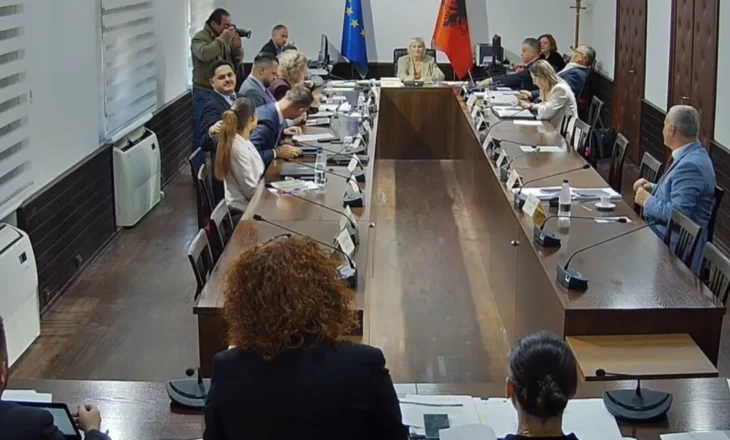 Ndërpritet Komisioni i Ekonomisë/ Deputetët e opozitës kërkojnë shtyrjen e dëgjesës kur të jetë ministrja Balluku