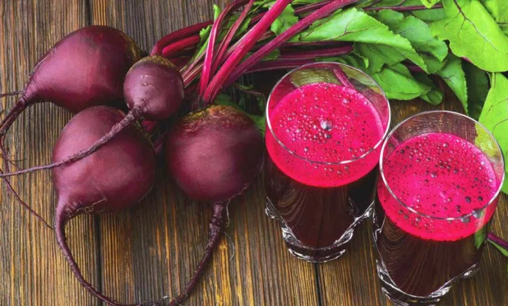 Ndihmon në uljen e hipertensionit, zbuloni benefitet e konsumit të lëngut të panxharit