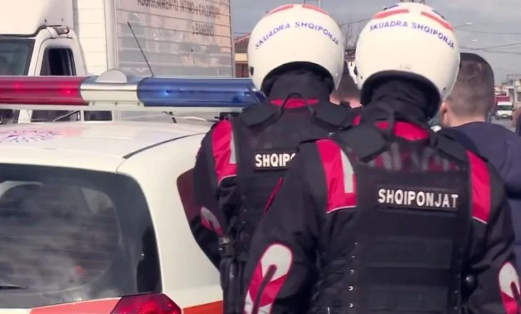 Ndodh në Durrës, 33-vjeçari i dehur përplas me makinë dy policë