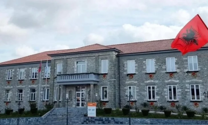 Ndotet uji i pijshëm, bashkia e Kolonjës: Mos e përdorni për konsum