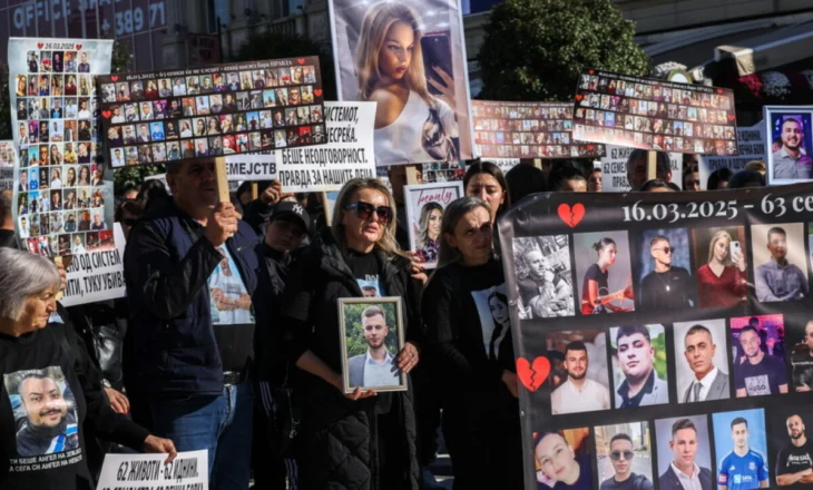 Në kujtim të viktimave/ Tragjedia e marsit në lokalin e natës ku humbën jetën 63 persona, protestë: Kërkojmë drejtësi